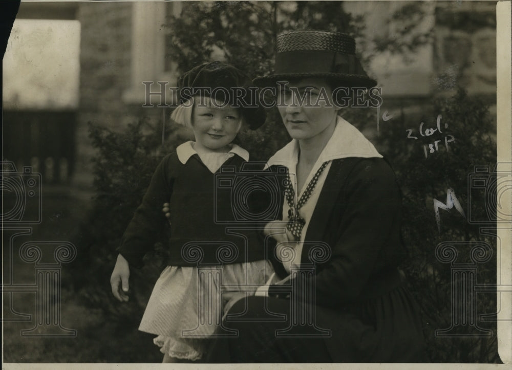 1920 Press Photo Mrs. Clayton Platt Jr., and her, Mona Marker, daughter from