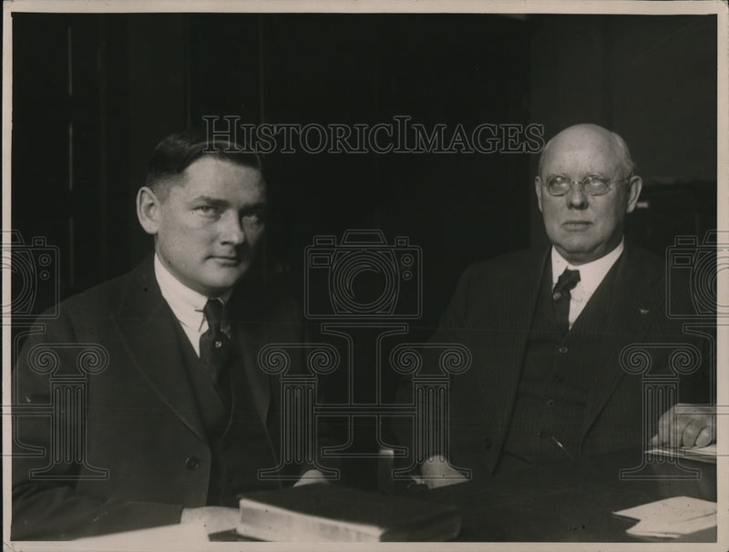 Load image into Gallery viewer, 1922 Press Photo Attorneys for Mrs Madalznne Osterdam, Alfred MacDonald &amp; Jud
