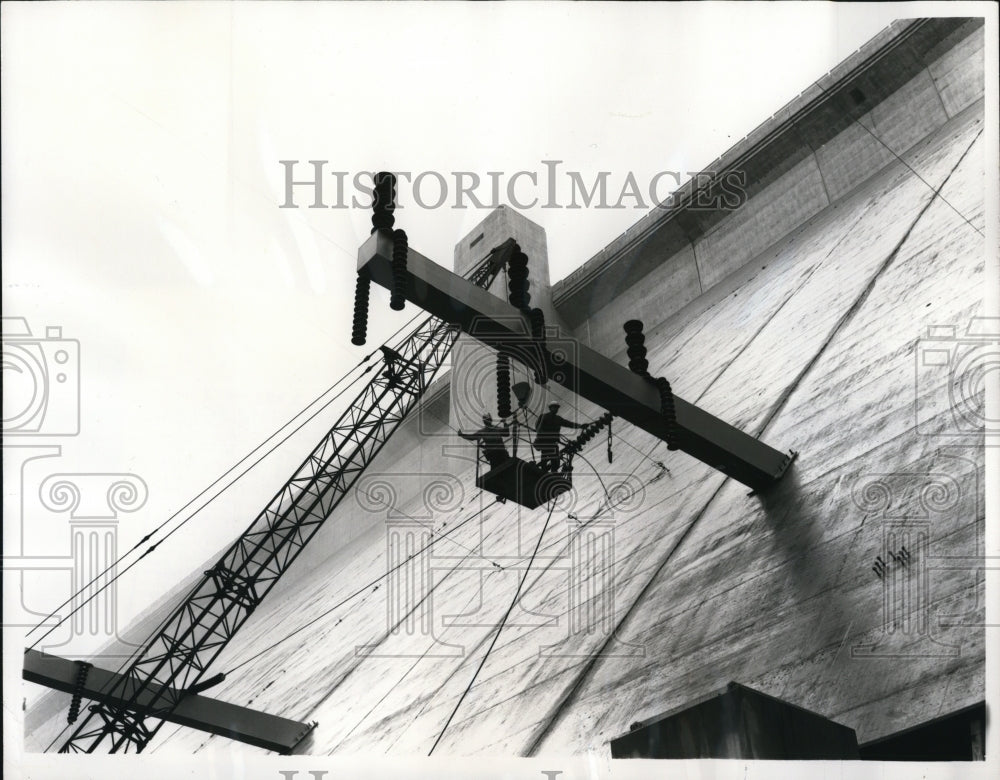 1968 Press Photo Grand Coulee Dam in Wash conductors being installed