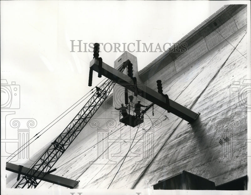 Load image into Gallery viewer, 1968 Press Photo Grand Coulee Dam in Wash conductors being installed
