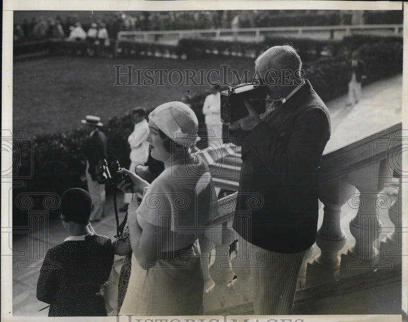 Load image into Gallery viewer, 1931 Press Photo Havana Cuba Mrs EM McCarthy &amp; dad John Curry
