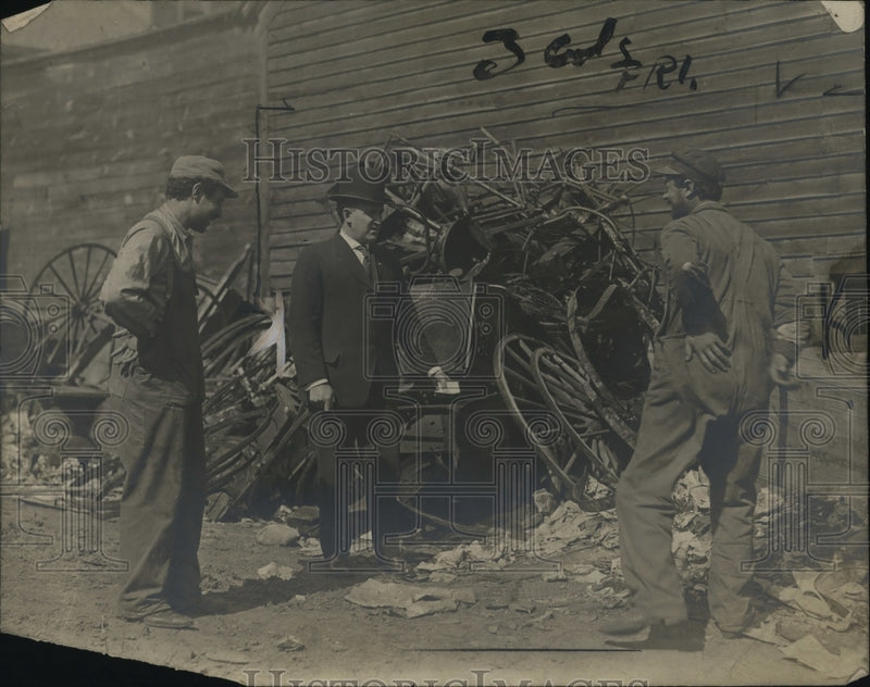 Load image into Gallery viewer, 1920 Press Photo Dr. William Colby Rucher telling Proprietors to Clean Up
