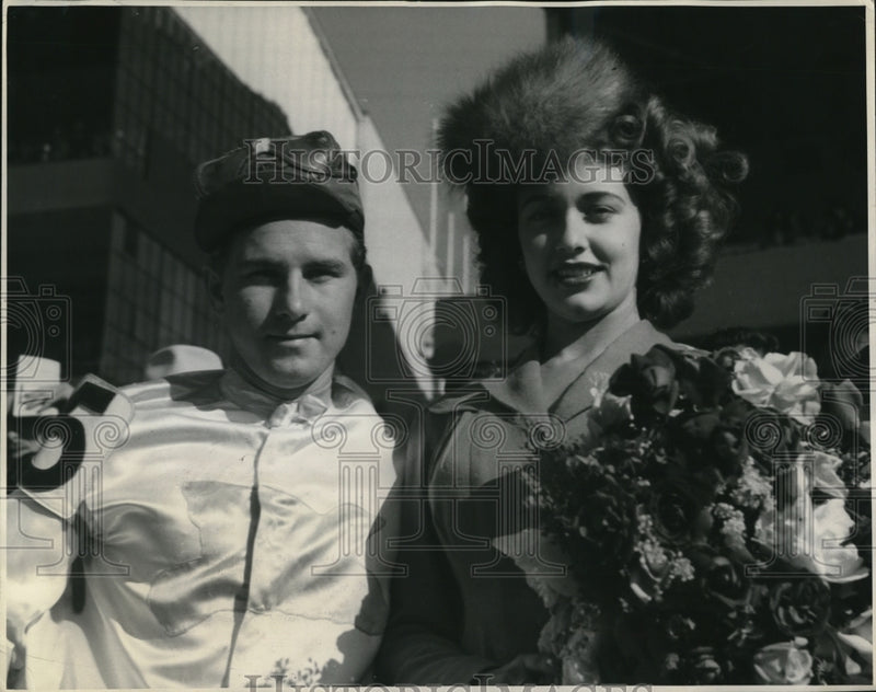 Load image into Gallery viewer, 1944 Press Photo Clementina Fernandez with Jackie Billie Thompson
