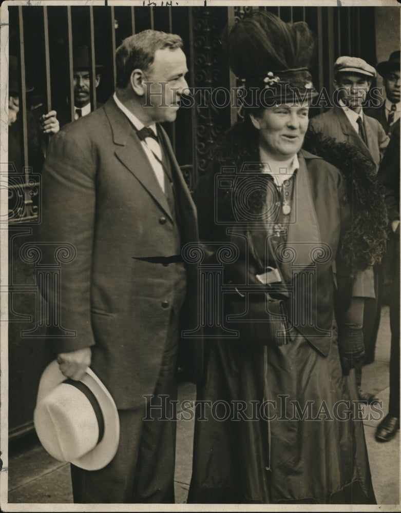 1916 Press Photo J. Daniels & Wife