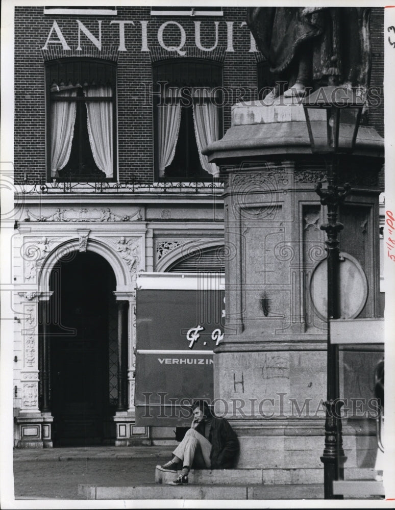 1969 Press Photo The Base of a Statue Hipae Haven