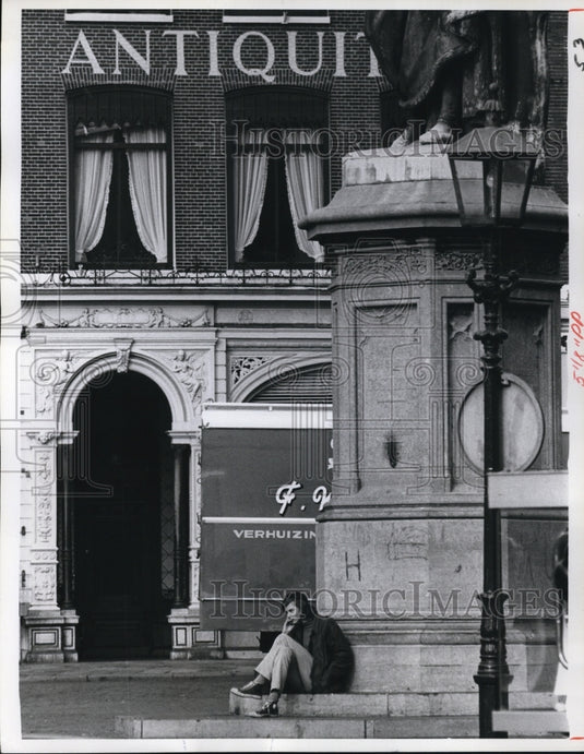 1969 Press Photo The Base of a Statue Hipae Haven