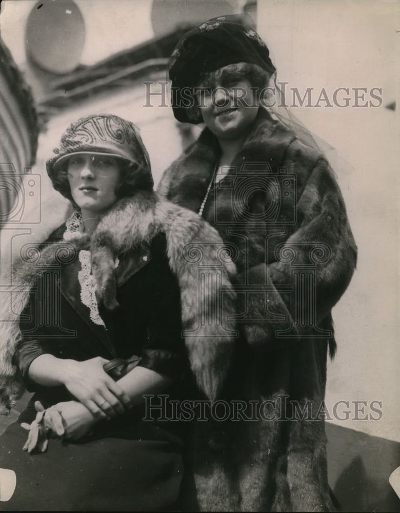 1923 Press Photo Mrs. J. McLaughlin (L) and Mrs. F.M. Blanchard- Historic Images