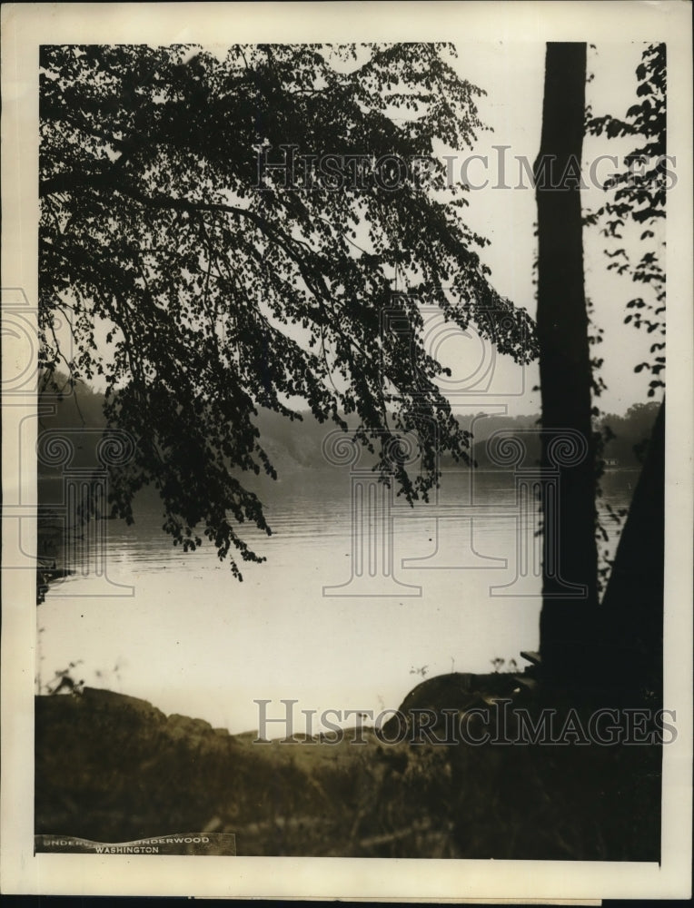 1927 Press Photo Peaceful scene along historic Potomac River