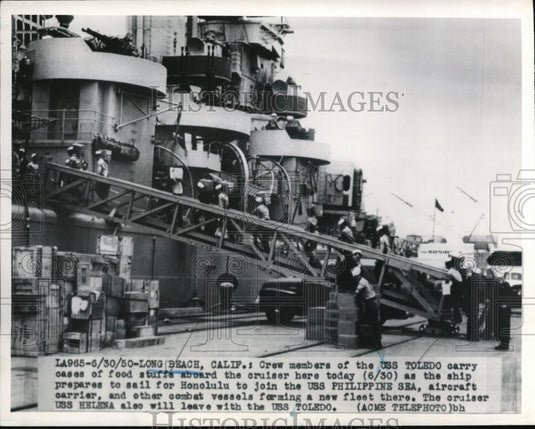 1950 Press Photo Long Beach Calif USS Toledo crew boards to head to Hawaii