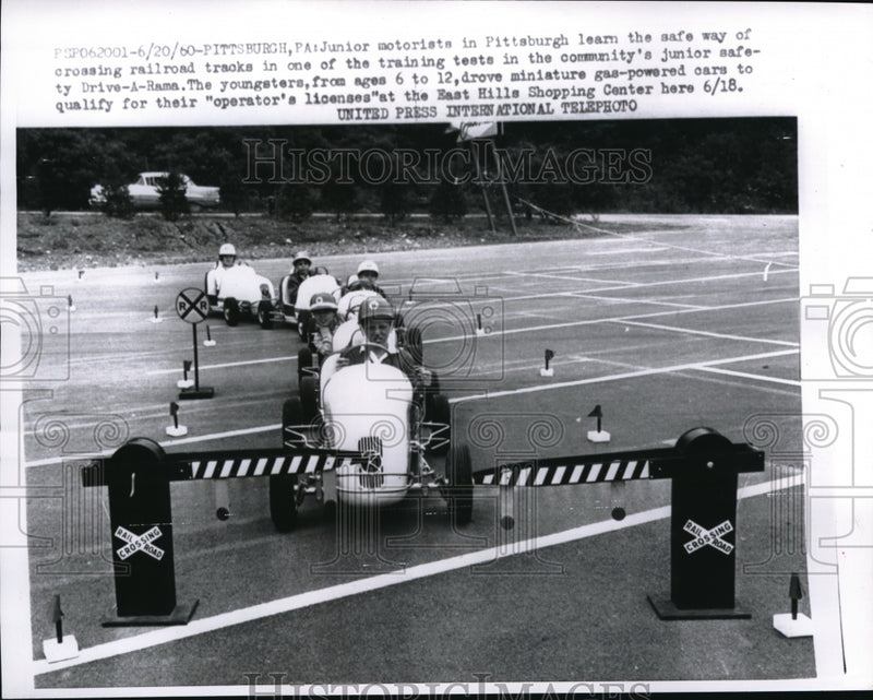 Load image into Gallery viewer, 1960 Press Photo Pittsburgh PaYoungsters in mini cars at license testing

