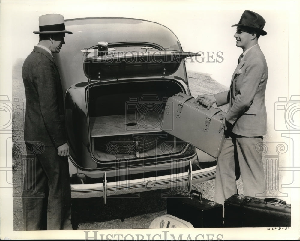 1936 Press Photo Pontiac Touring Sedan Car Automobile Trunk Space for Luggage