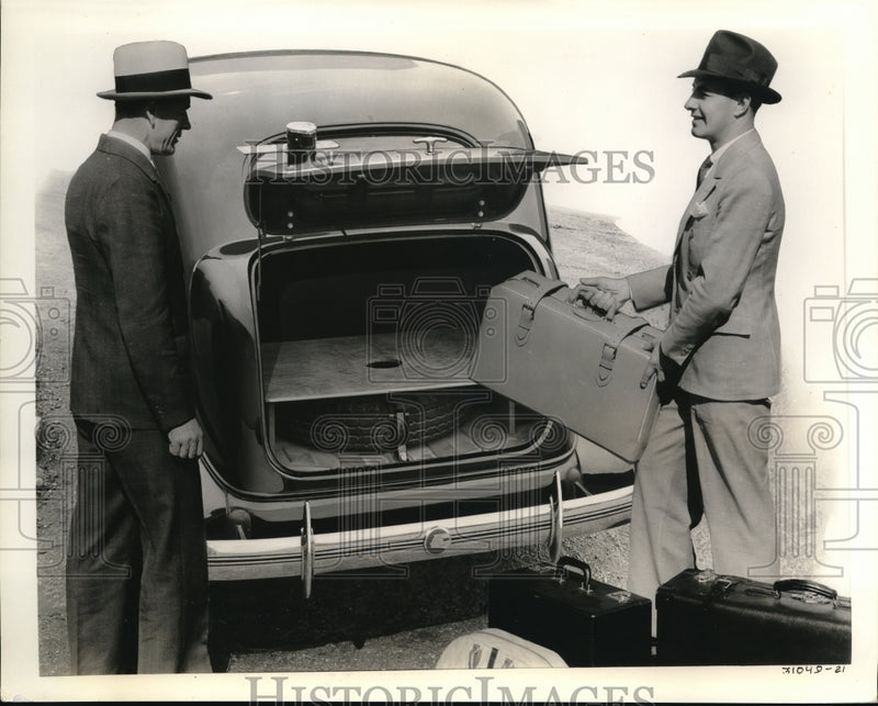 Load image into Gallery viewer, 1936 Press Photo Pontiac Touring Sedan Car Automobile Trunk Space for Luggage
