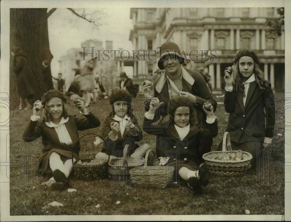 1930 Press Photo Wash DC Mrs James Davis wife of Sec of Labor & children