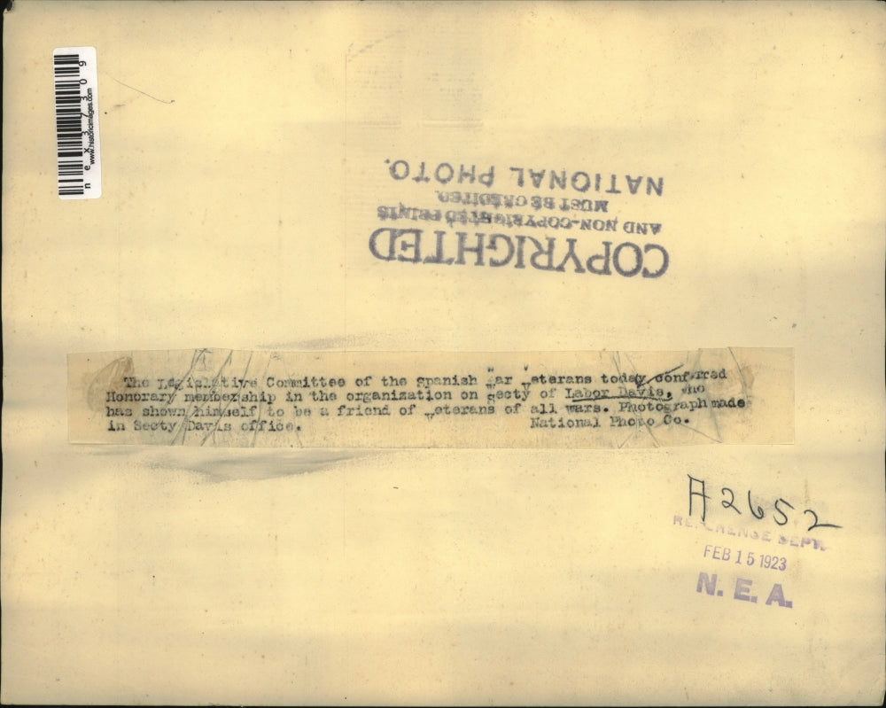 1923 Press Photo Secretary of Labor Davis Receives Membership Spanish War Vets