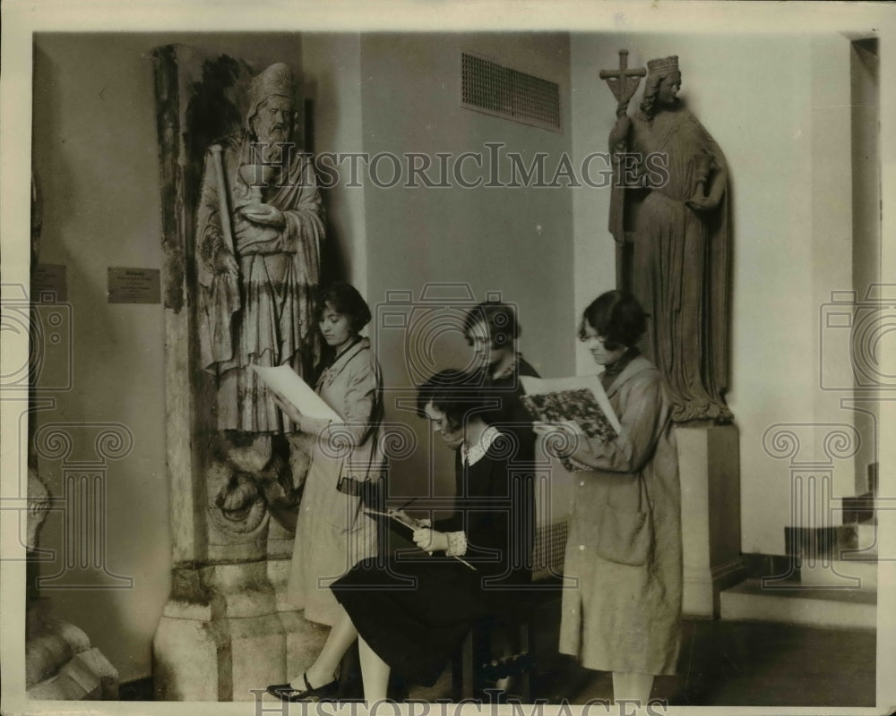 1926 Press Photo Germanic Muesum at Harvard, E Agar, L Platt, C Brophy