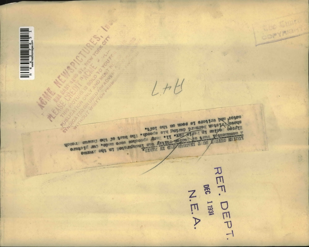 1931 Press Photo A monumental bust of Lucien Guintry inauguration in Paris.