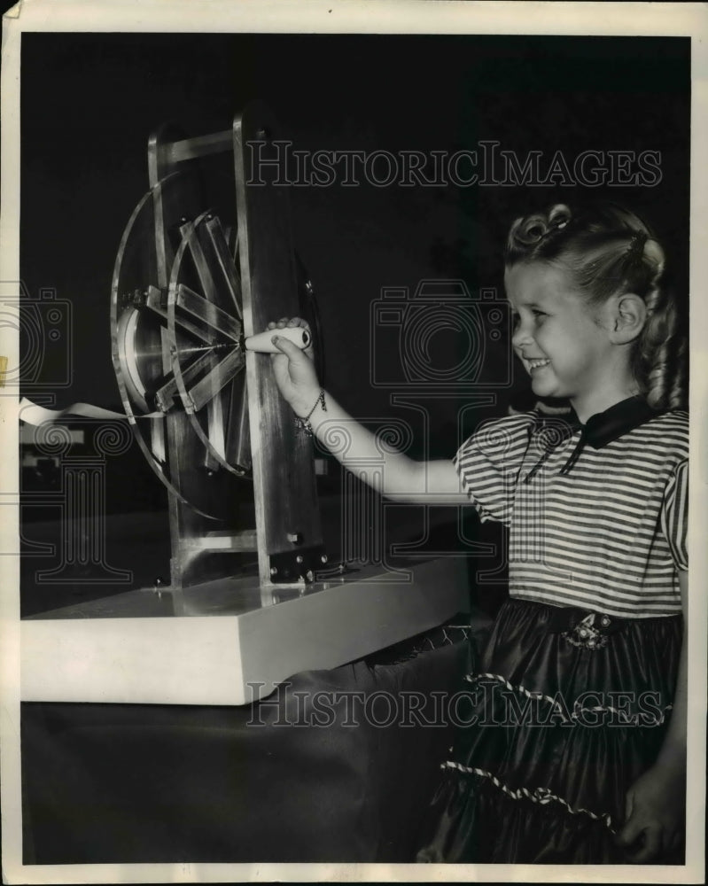 1953 Press Photo Myrna Webb turned Michigan Farming Community to Magnet Capital