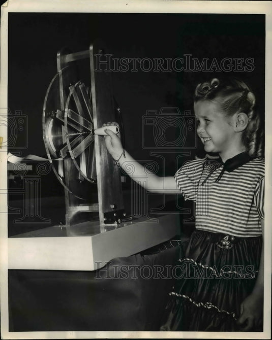 1953 Press Photo Myrna Webb turned Michigan Farming Community to Magnet Capital