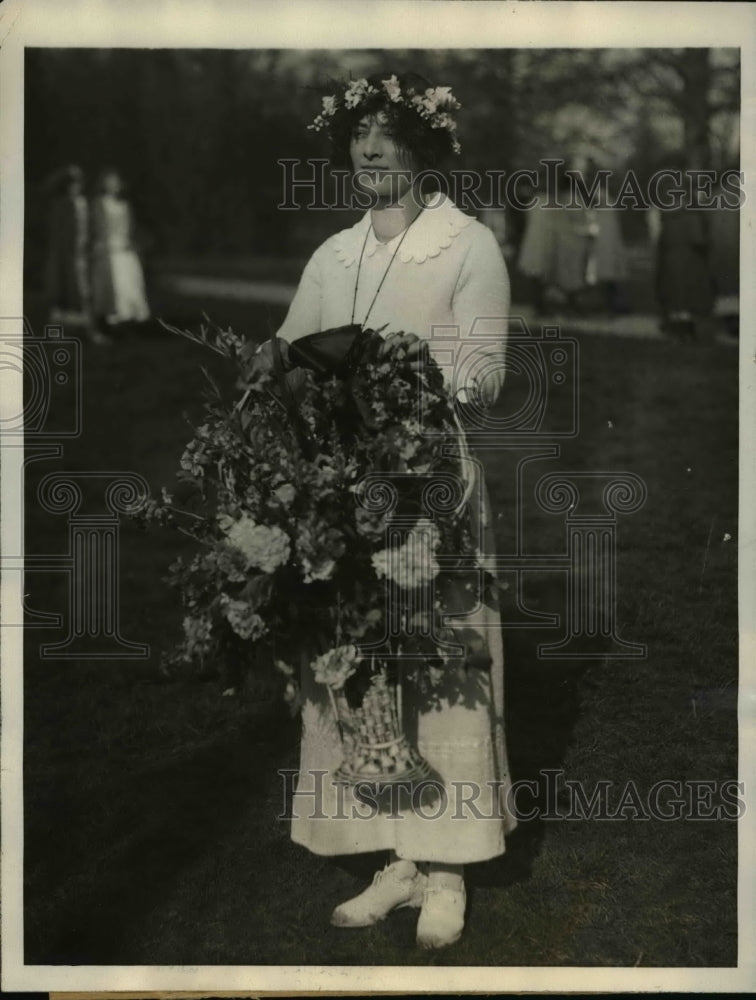 1923 Press Photo Ms. Catherine Straus, Queen of the May at the Bryn Mawr, P.A.
