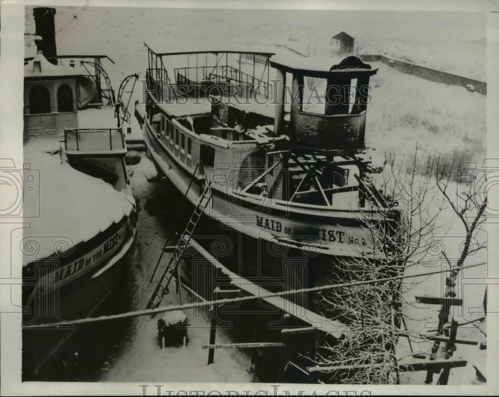 1935 Press Photo The famous honeymoon boat under the Niagara River