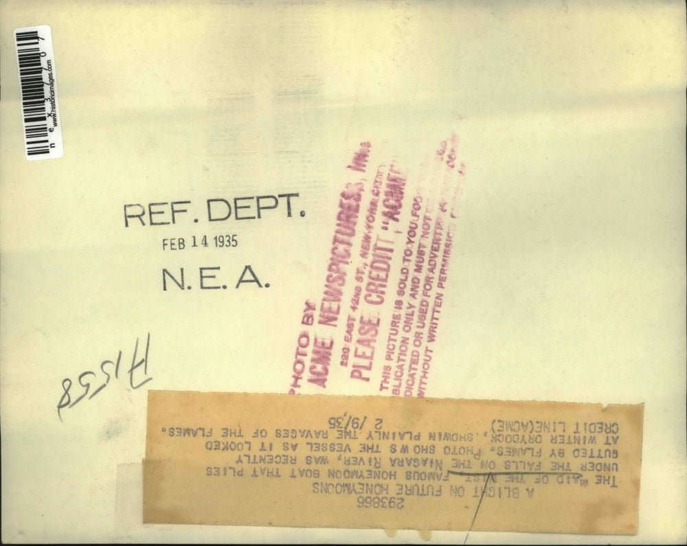 1935 Press Photo The famous honeymoon boat under the Niagara River