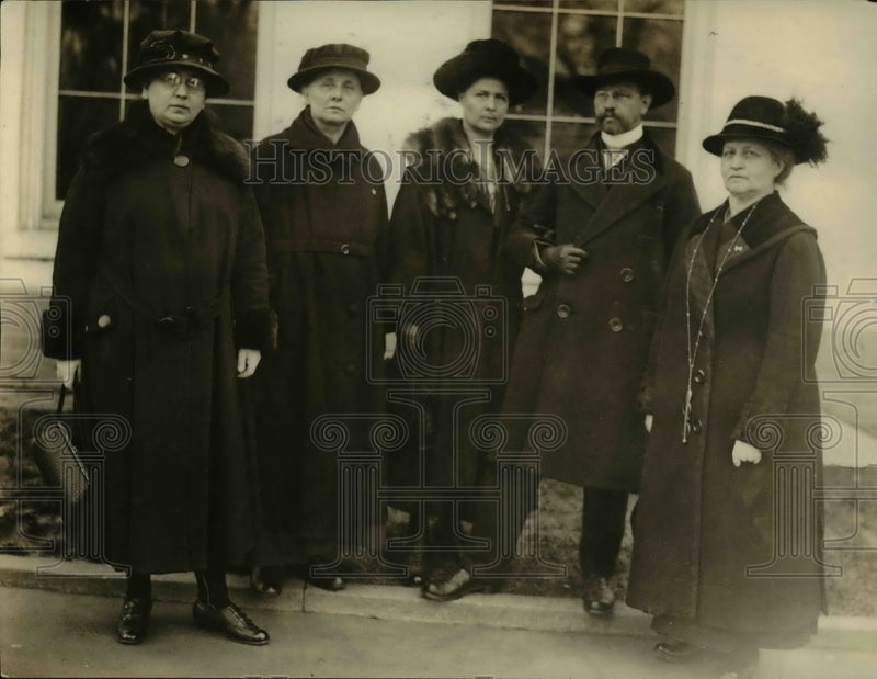 Load image into Gallery viewer, 1922 Press Photo Dr. Martha Kupparbusch,Miss Wilhelmina Lehrmsur, Mrs. Reinhard
