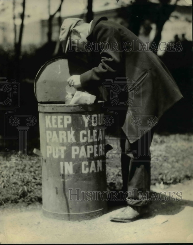 1925 Press Photo The waste can in the street