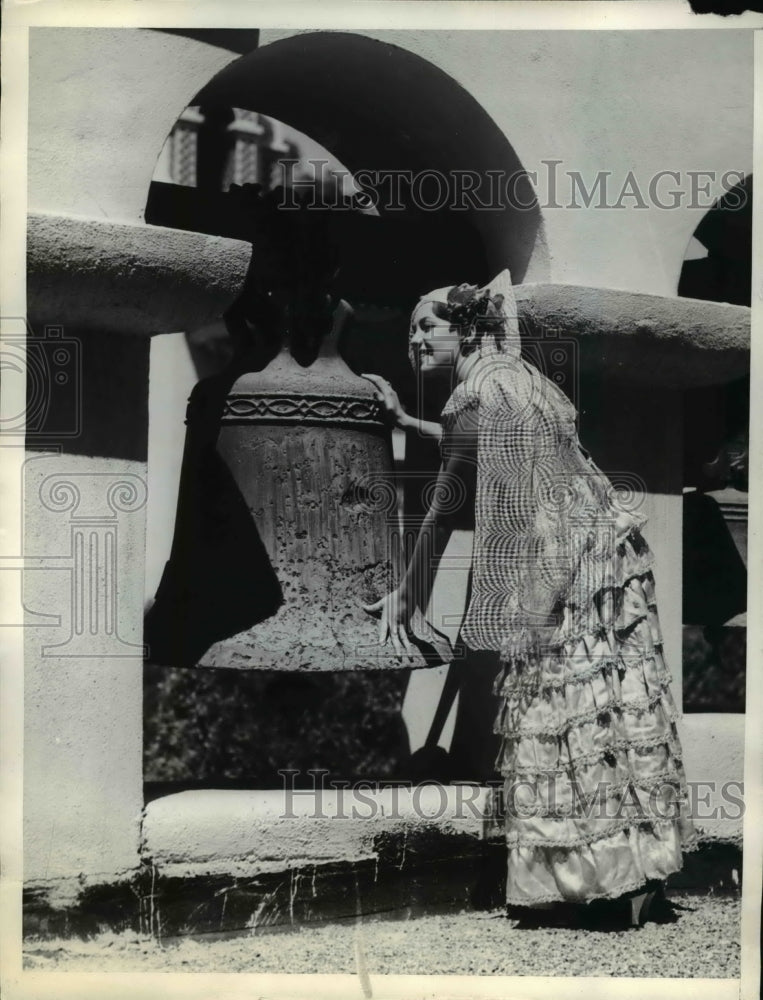 Load image into Gallery viewer, 1935 Press Photo Betty Fulkerson &amp; mission bells at San Diego Expo
