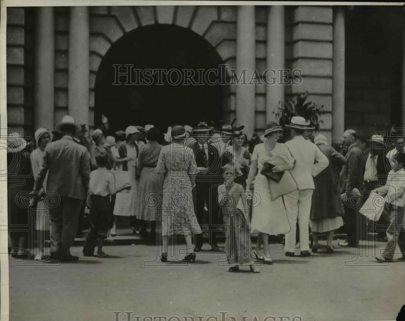 Load image into Gallery viewer, 1932 Press Photo San Francisco crowds gather for public trial
