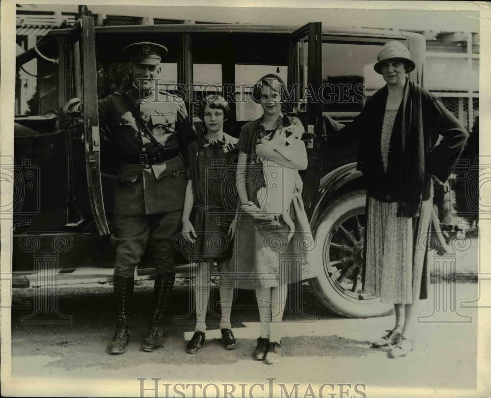 1925 Press Photo Lt. Col. James Fuchet and family travel to Washington