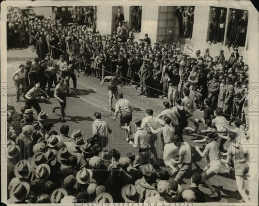 1930 Press Photo Philadelphia Pa Freosh & Sophs of Temple Univ in flour fight
