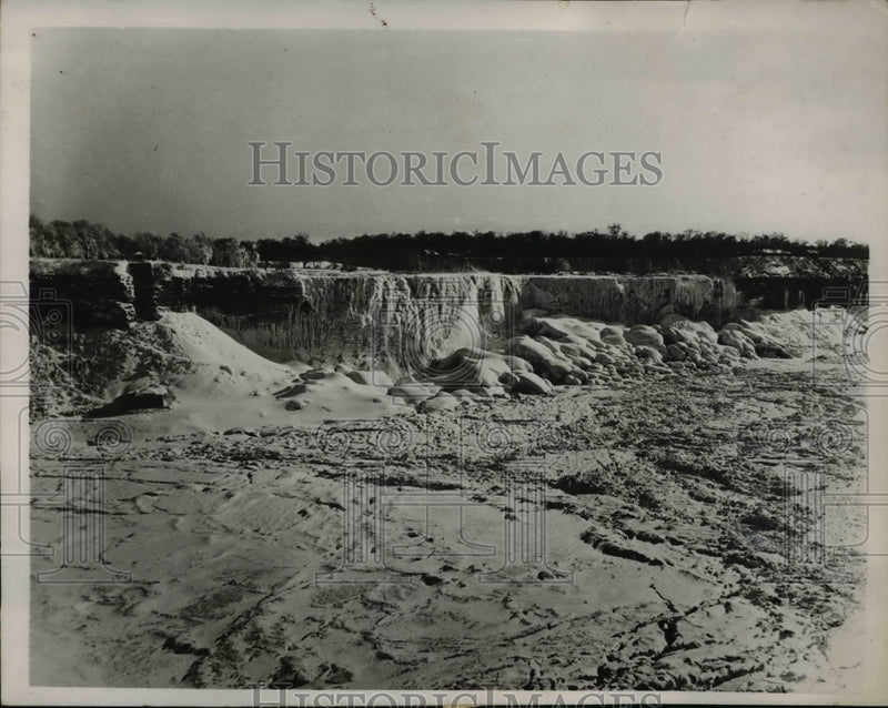 Load image into Gallery viewer, 1936 Press Photo Niagara Falls frozen in ice in below zero temps

