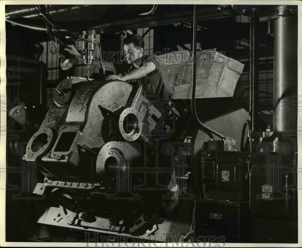 1942 Press Photo A ship gear being drilled at General Electric plant