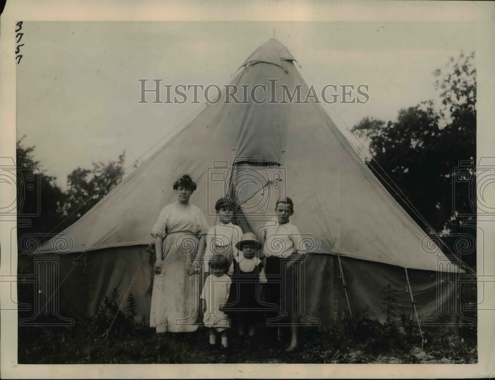 1922 Press Photo Families of strikers of New England Textile Strike Area