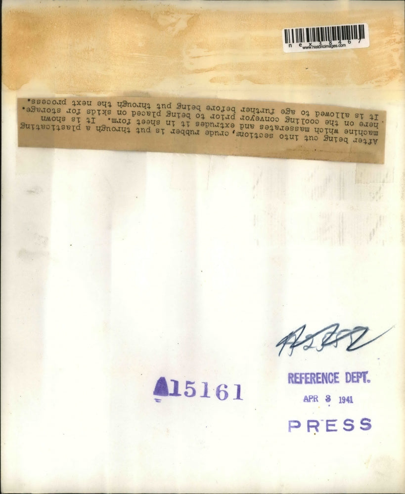 1941 Press Photo Rubber Being Manufactured In Factory Plant