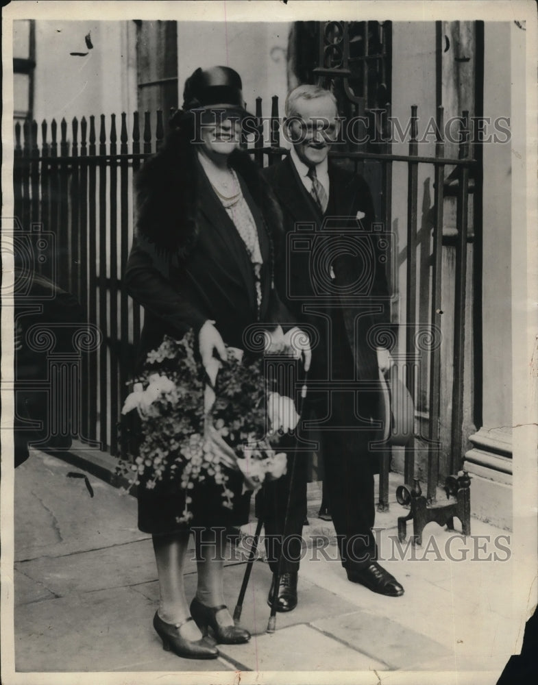 1929 Press Photo Mr. and Mrs. Philip Snowden Arrive at Downing Street in London