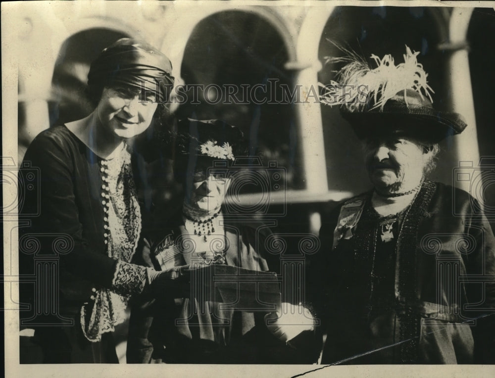 1923 Press Photo Louise Wells pres Women's Overseas League, Mrs J Cannon,