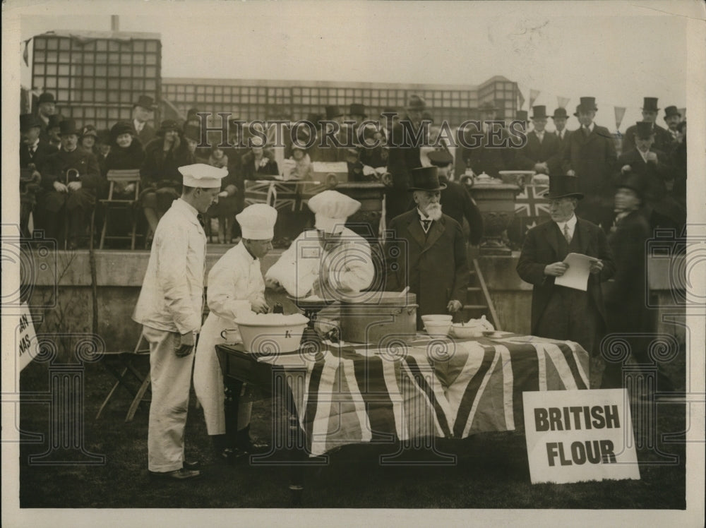 1927 Press Photo British Flour Company Makes Pudding For Royal Family in England