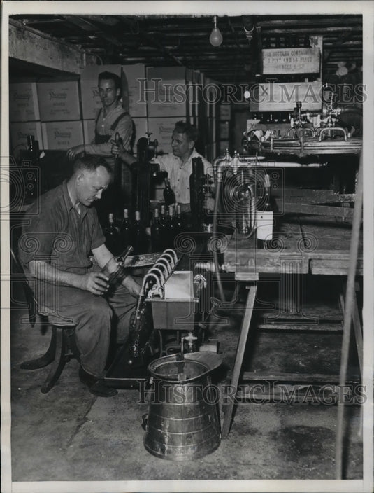 1933 Press Photo Deweys Restaurant to Sell Retail Wine and Liquor in New York