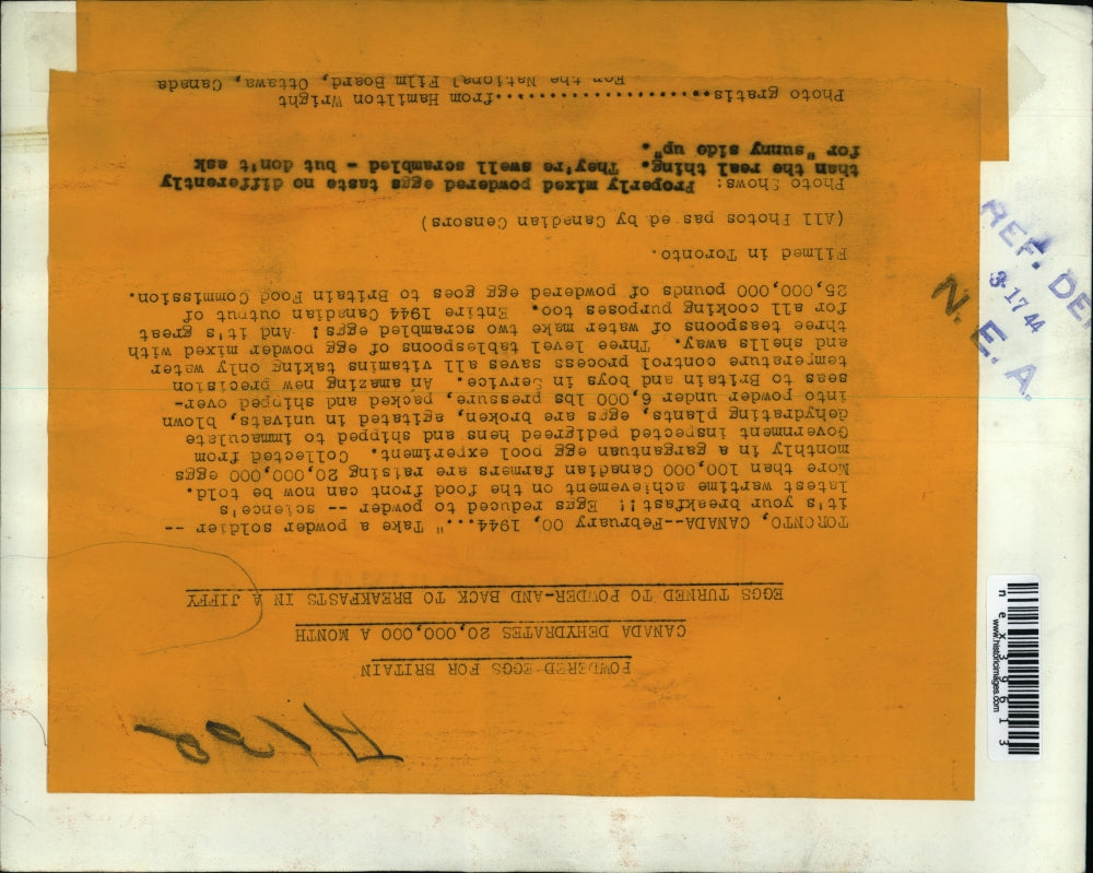 1944 Press Photo Mixed powdered eggs, No to Sunny side up.