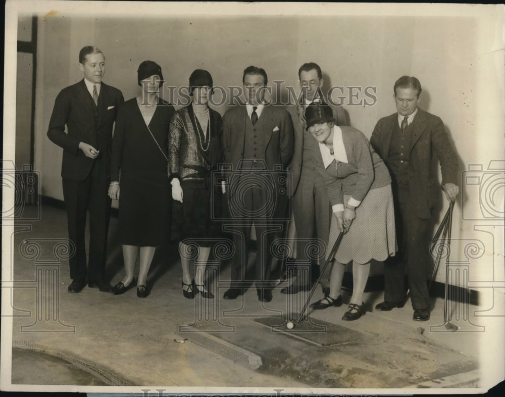 1927 Press Photo Indoor Golf Tournament Vander-Built-In Benefit