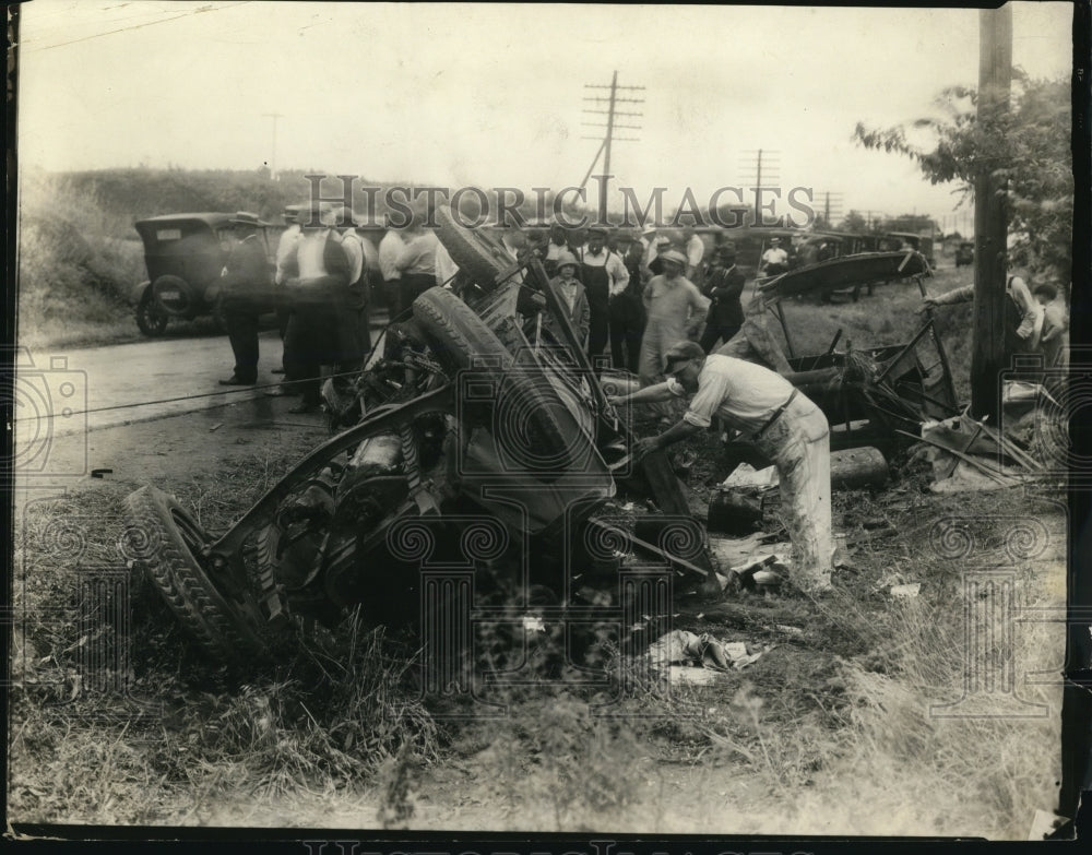 1926 Press Photo Auto Wreck kills 2 and injures 4