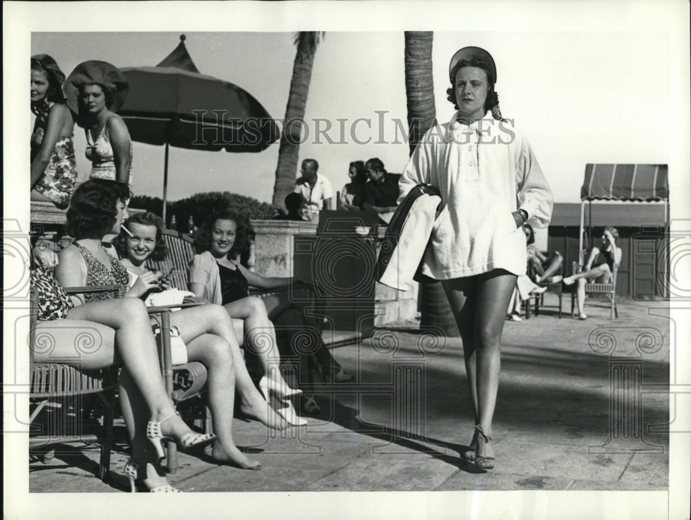 1938 Press Photo Ms. Margot Gendrau in a Parisian costume