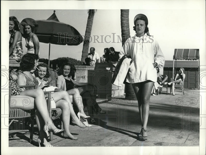 Load image into Gallery viewer, 1938 Press Photo Ms. Margot Gendrau in a Parisian costume
