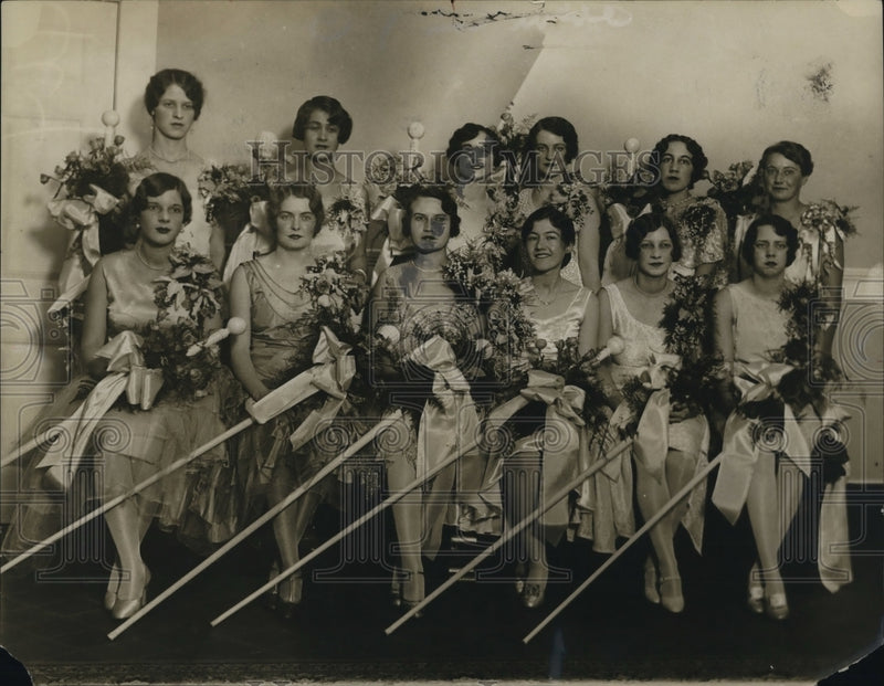 Load image into Gallery viewer, 1928 Press Photo Members of the Atlanta deutante club of 1928
