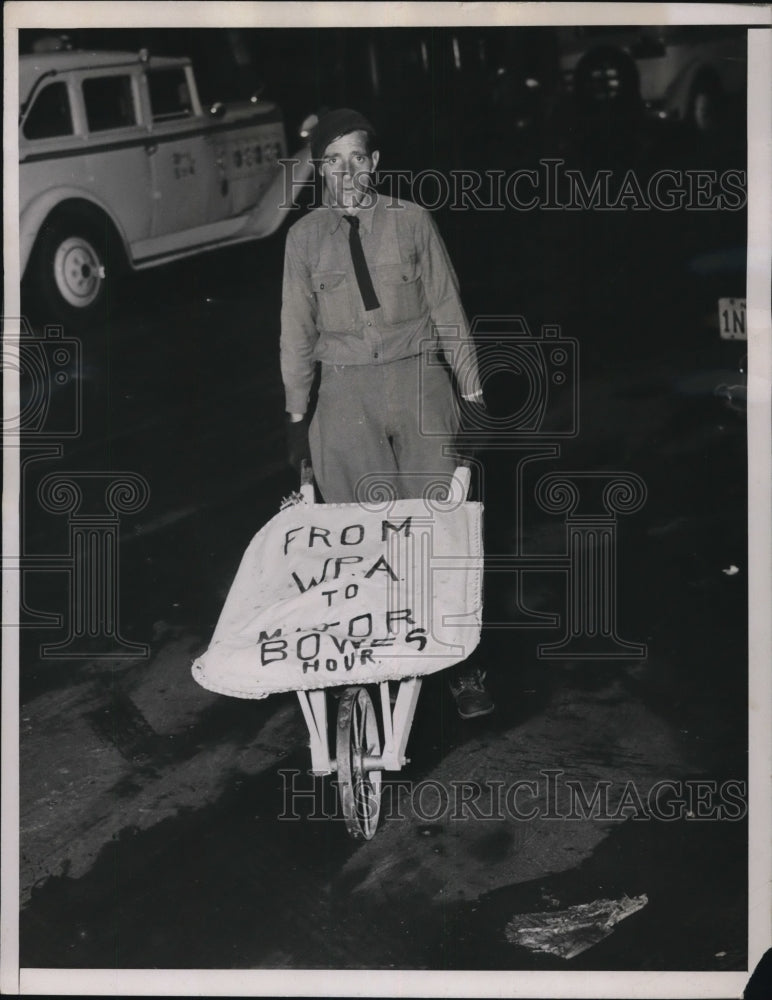 Load image into Gallery viewer, 1937 Press Photo John Dale, pushing wheel barrow up the street
