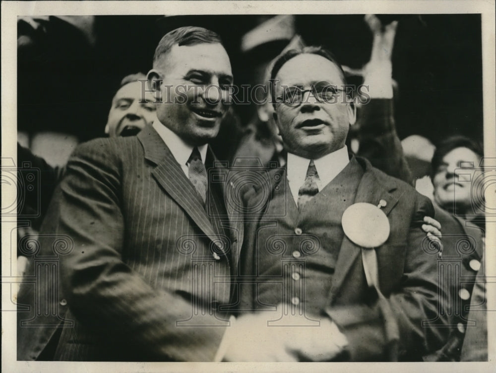 1924 Press Photo JR Quinn congratulating James A Drain of the American Legion