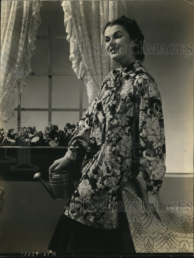 1937 Press Photo Sunbonnet Sue from Arthur Beir & Co