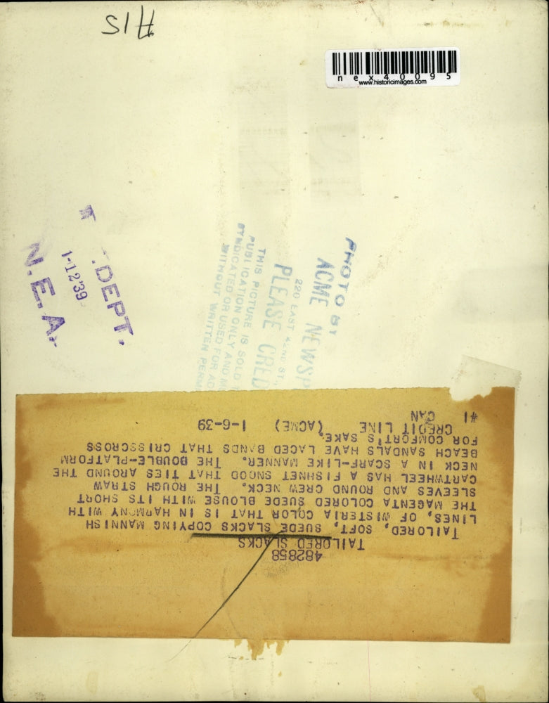 1939 Press Photo Tailored slacks & suede blouse modeled for beachwear