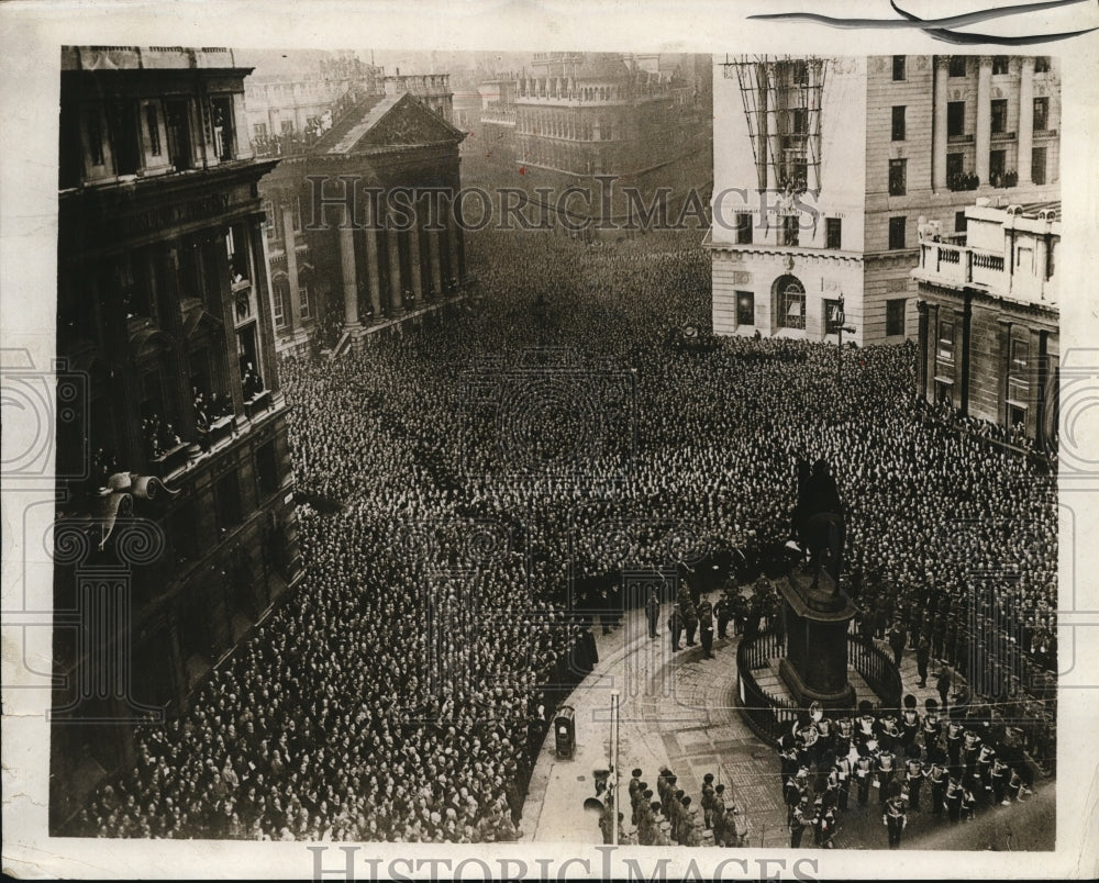 1931 Press Photo London crowds observe Armistice Day at the Royal Exchange